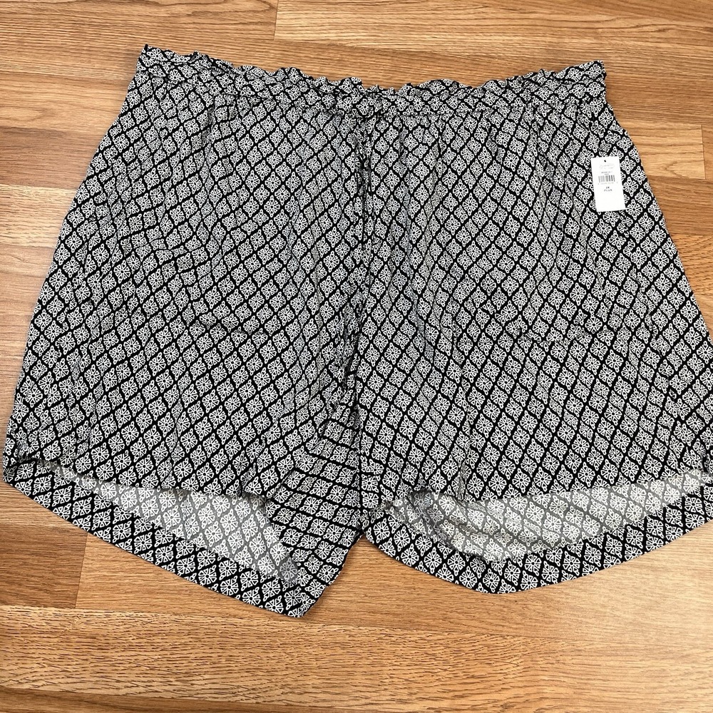 Old Navy High Waisted Rayon Shorts Women's Size 2X Plus Black/White Drawstring